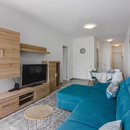 Apartamento Cozy In El Duque By Altamarhomes