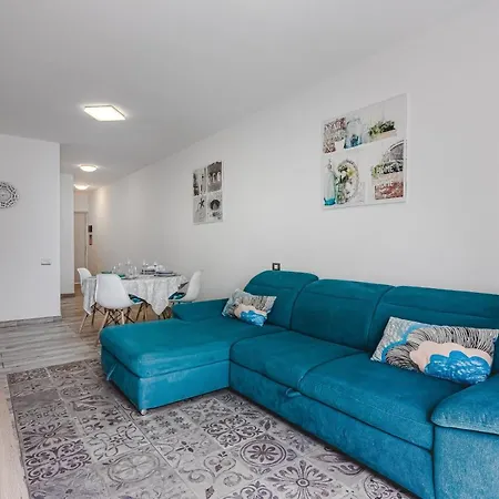 Apartamento Cozy In El Duque By Altamarhomes