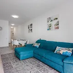 Lägenhet Cozy In El Duque By Altamarhomes