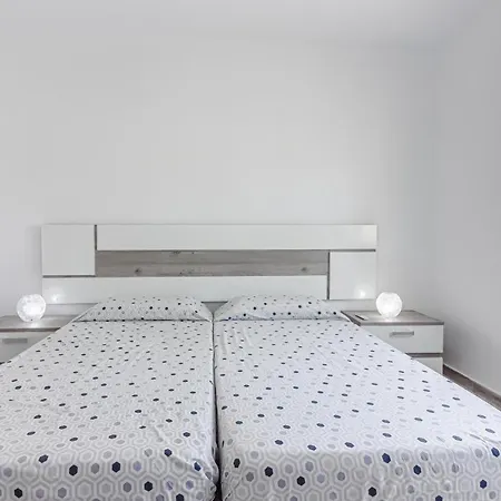 Cozy In El Duque By Altamarhomes Apartment