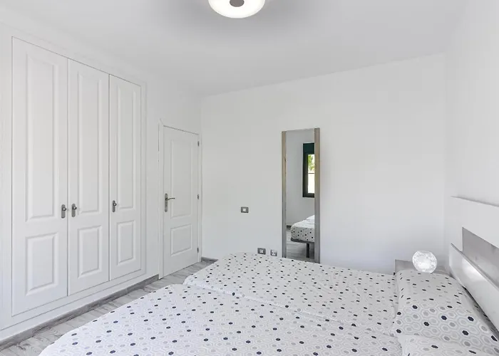 Cozy In El Duque By Altamarhomes