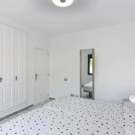 Cozy In El Duque By Altamarhomes