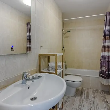 Cozy In El Duque By Altamarhomes * 阿德耶