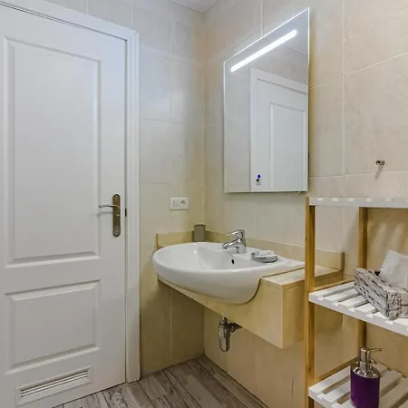 Apartament Cozy In El Duque By Altamarhomes