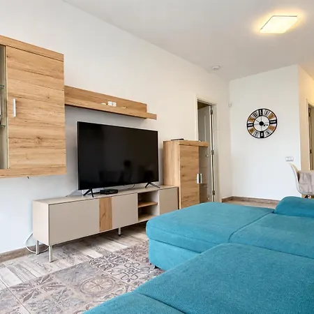 Lägenhet Cozy In El Duque By Altamarhomes