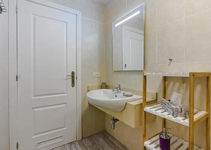 Apartment Cozy In El Duque By Altamarhomes