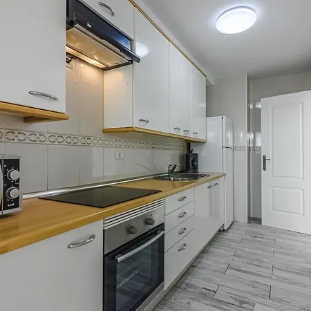 Cozy In El Duque By Altamarhomes דירה אדחה