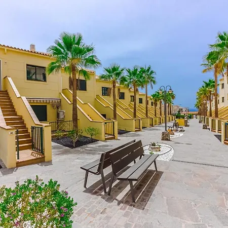 Cozy In El Duque By Altamarhomes דירה אדחה